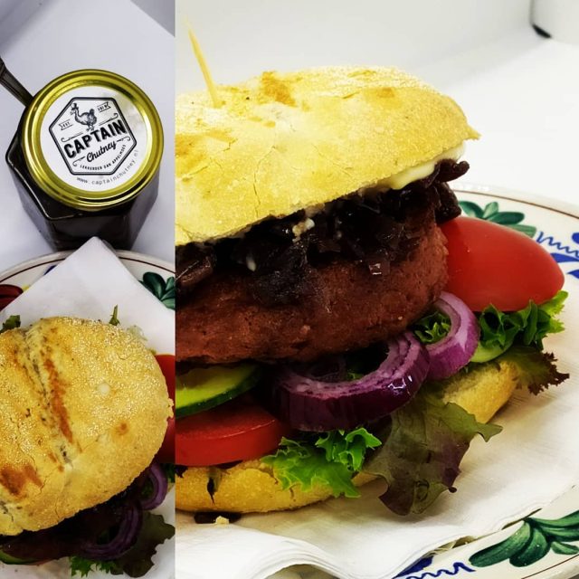 Favoriete snelle maaltijd! Heerlijke beyond hamburger met vegan mayo and gekarameliseerde rode uien chutney! 

My favourite quick meal! A delicious beyond burger with vegan mayonnaise and caramelised red onion chutney! 

#hamburger #chutneys #quickmeals #veganistischerecepten #snellemaaltijd #veganfood #beyondburger #likemayo #foodies #favouritefood